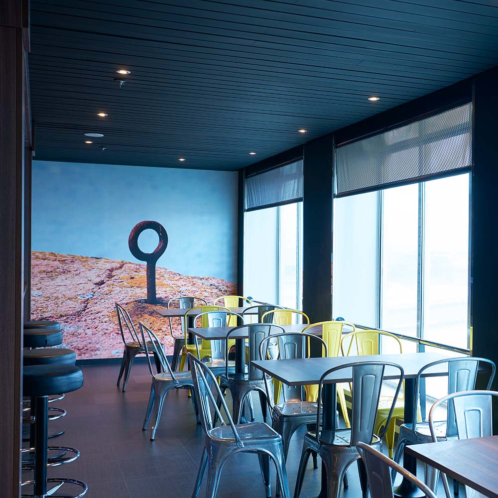 ThePpub Telakka offers a sea view.