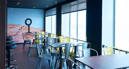 ThePpub Telakka offers a sea view.